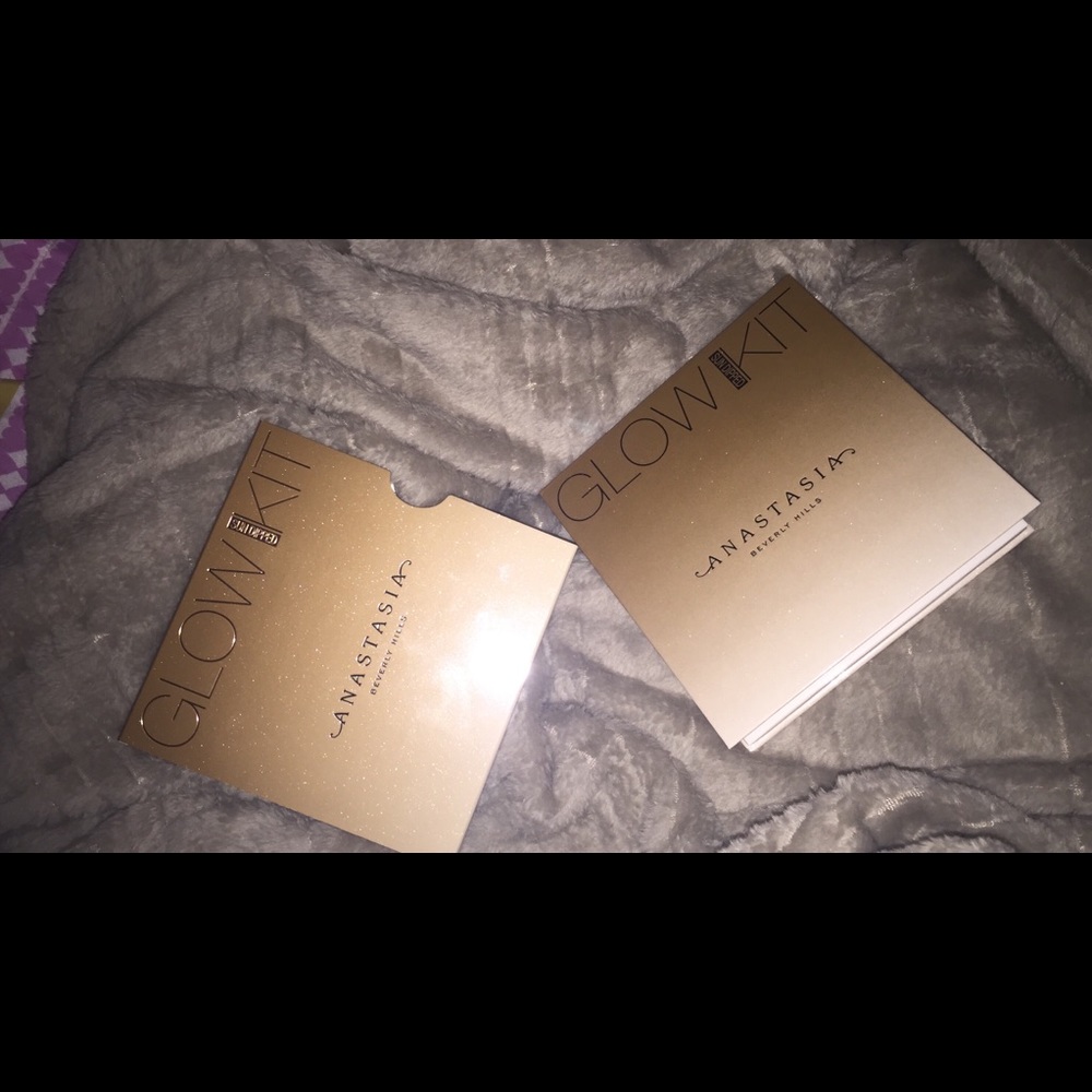 Highlight makeup it’s new never been use !!!